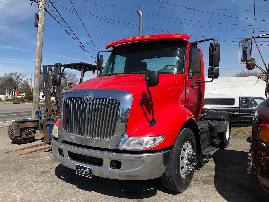 Camions Wilfrid Lussier | 364 Chemin de Touraine, Sainte-Julie, QC J3E 1Y2, Canada | Phone: (450) 649-1420