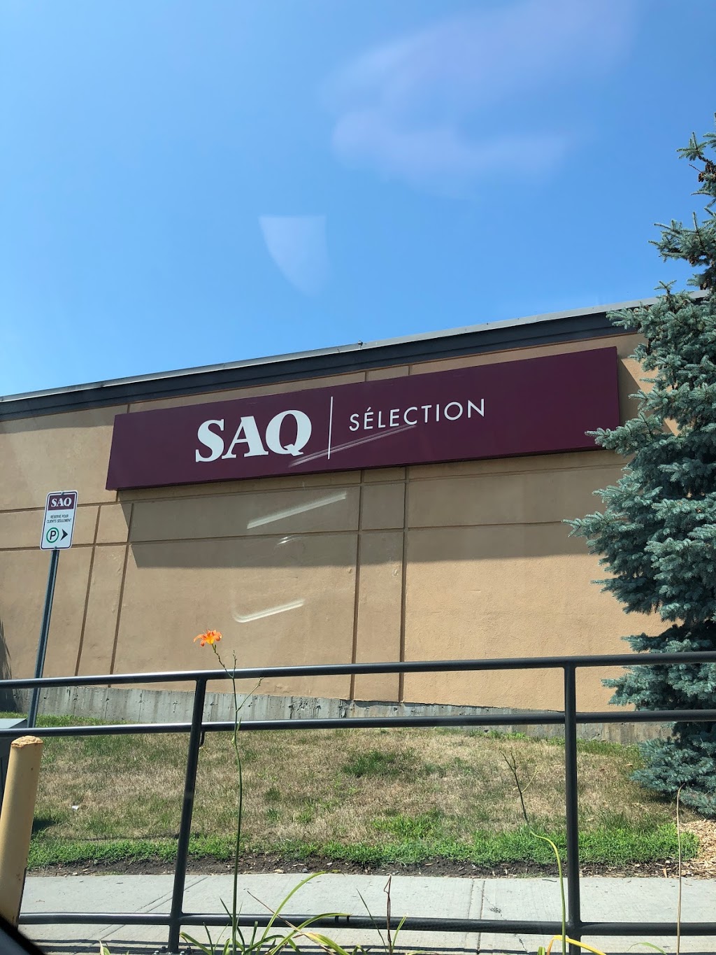 SAQ Sélection | 948 Boulevard Maloney O, Gatineau, QC J8T 3R6, Canada | Phone: (819) 561-3911