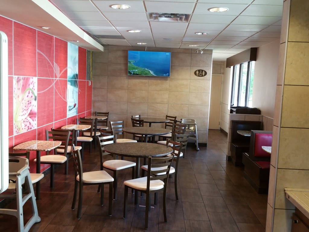 McDonalds | 44 Boulevard Saint-Charles, Beaconsfield, QC H9W 5Z6, Canada | Phone: (514) 694-3427