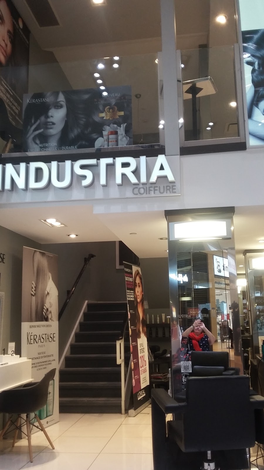 Industria Coiffure Carrefour Laval | 3035 Boulevard le Carrefour, Laval, QC H7T 1C8, Canada | Phone: (450) 686-8094