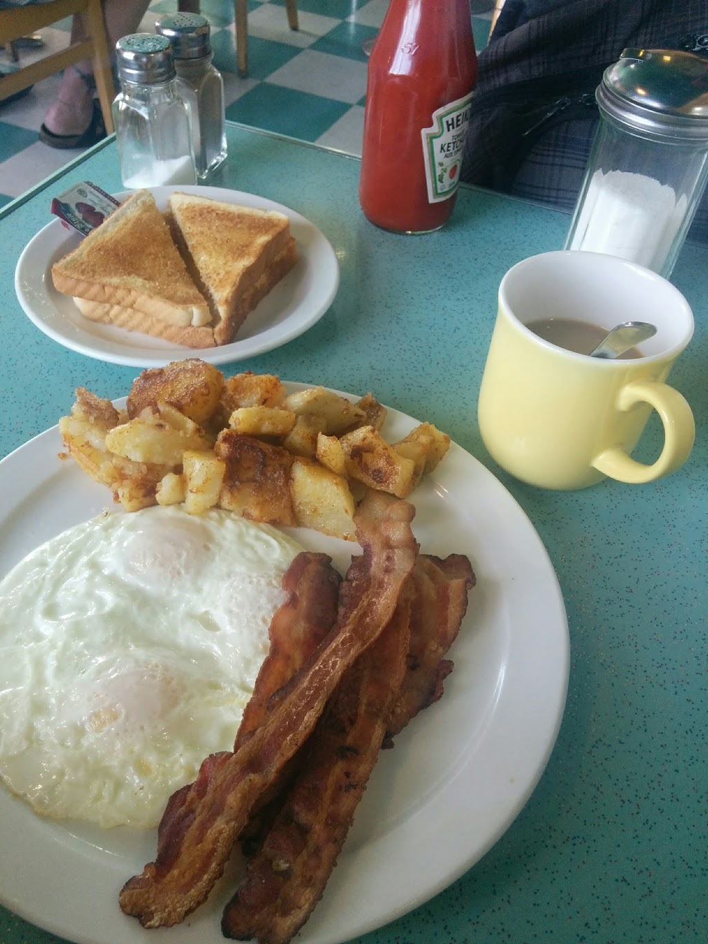 Route 401 Diner | 2 Ronson Dr, Etobicoke, ON M9W 1B2, Canada | Phone: (416) 247-7836