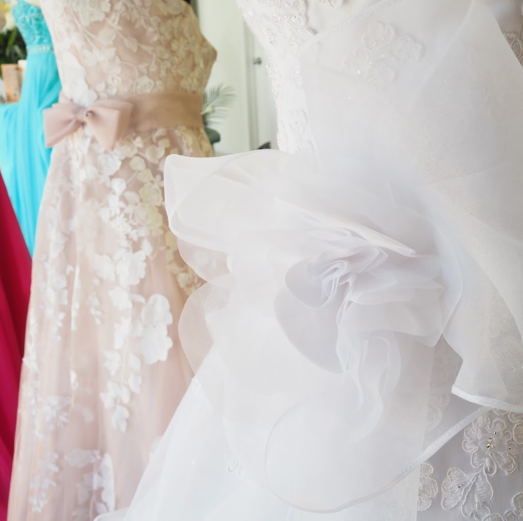 Smart Bridal | 2201 Jockvale Rd, Nepean, ON K2J 4J9, Canada | Phone: (613) 440-3337