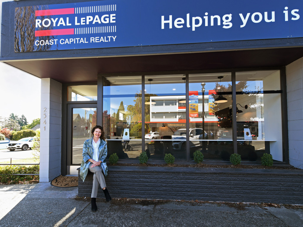 Brenda Russell - Oak Bay Real Estate - Royal LePage Coast Capita | 2541 Estevan Ave, Victoria, BC V8R 2S6, Canada | Phone: (250) 744-4556