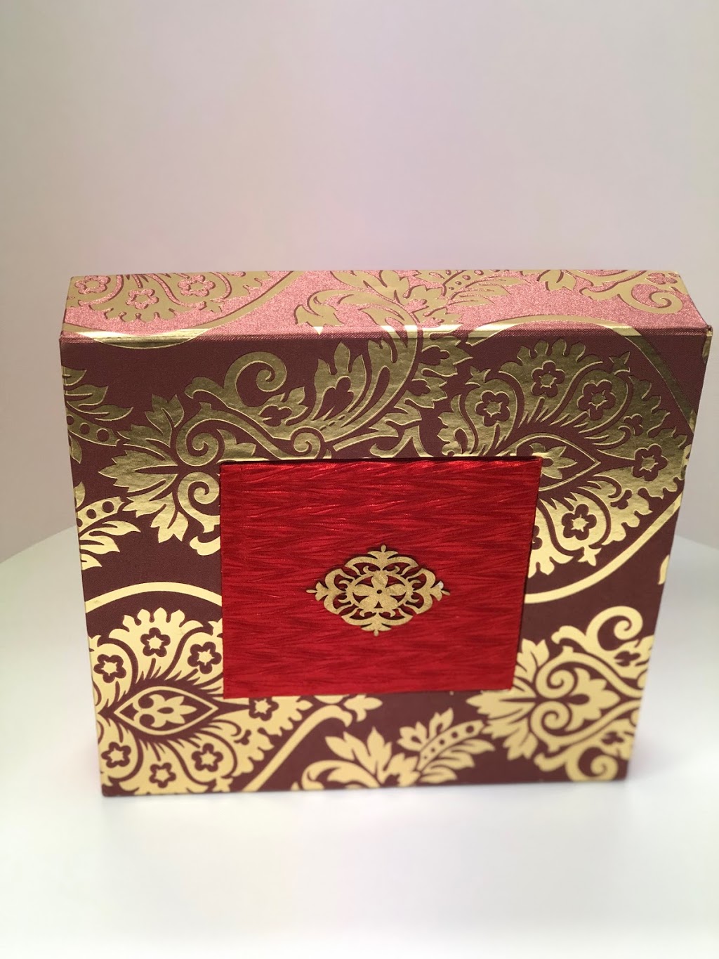 King & Queen Wedding Cards and Boxes | 7040 Torbram Rd Unit # 22, Mississauga, ON L4T 3Z4, Canada | Phone: (905) 677-8818