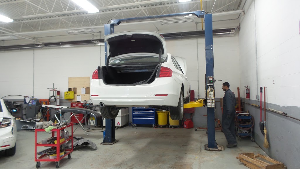 Car Buffs Auto Colllision Centre | 5930 Atlantic Dr, Mississauga, ON L4W 1N6, Canada | Phone: (905) 564-5562