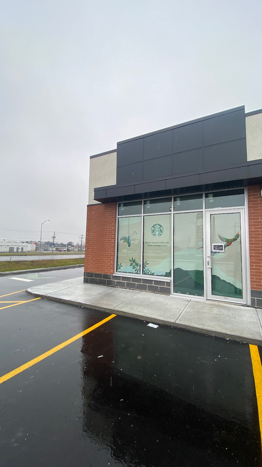 Starbucks | 1625 QC-132, Varennes, QC J3X 1P7, Canada | Phone: (438) 978-4169