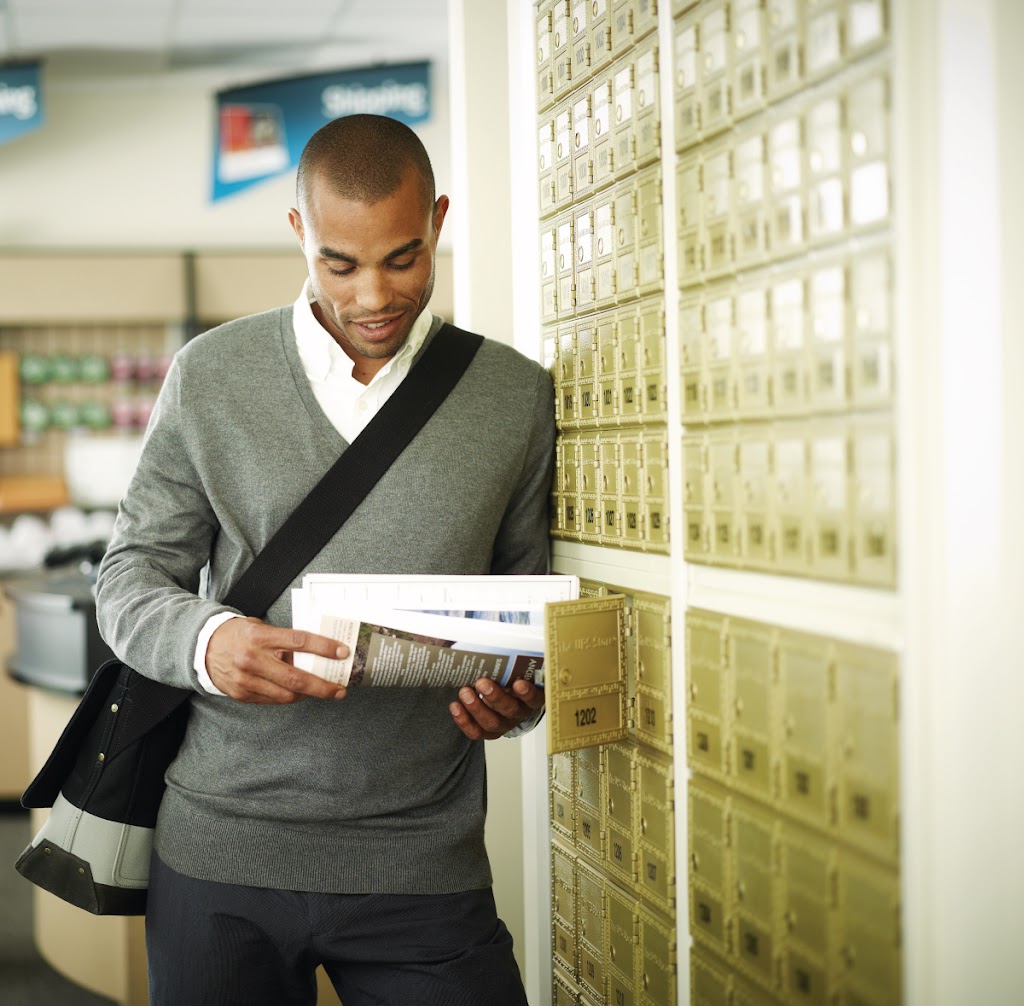 The UPS Store | Inside / Dans Walmart, 110 Bd Arthabaska O #552, Victoriaville, QC G6S 0W7, Canada | Phone: (819) 758-3030