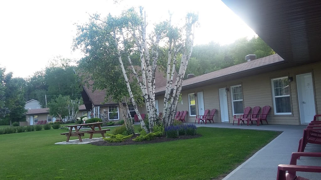 Motel La Source | 1135 141 Rte, Coaticook, QC J1A 2S5, Canada | Phone: (819) 849-6341