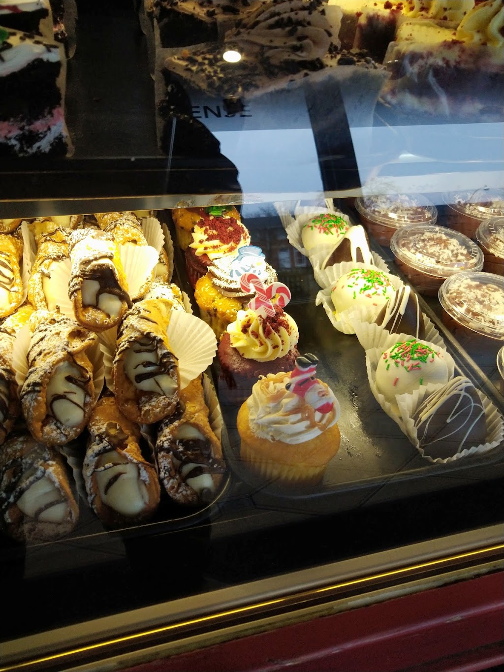 Caldense Bakery | 337 Symington Ave, Toronto, ON M6P 3X1, Canada | Phone: (416) 535-9993