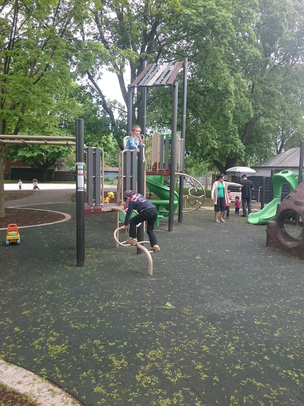 Woburn Avenue Playground | 75 Woburn Ave, Toronto, ON M5M 1K5, Canada | Phone: (416) 338-4386