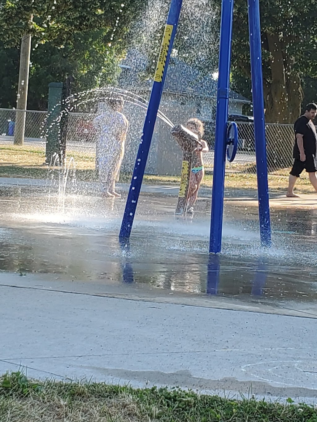 Playground & splash pad | 352 Niagara St, St. Catharines, ON L2M 4W1, Canada | Phone: (905) 688-5600