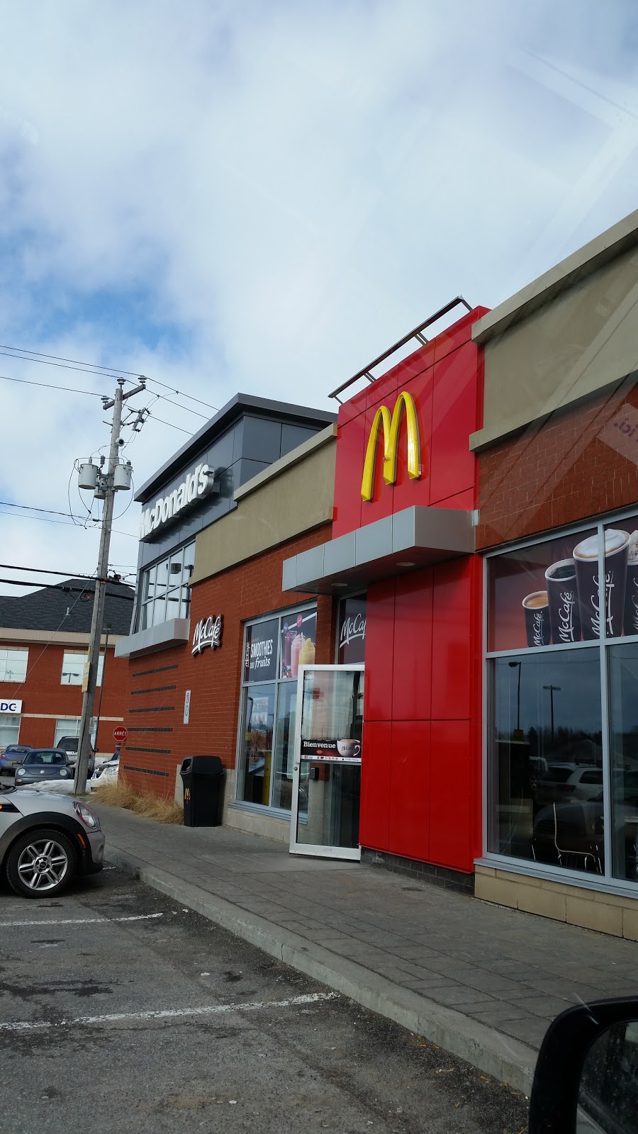 McDonalds | 2775A Boulevard des Plateaux, Terrebonne, QC J6X 4S8, Canada | Phone: (450) 477-9685