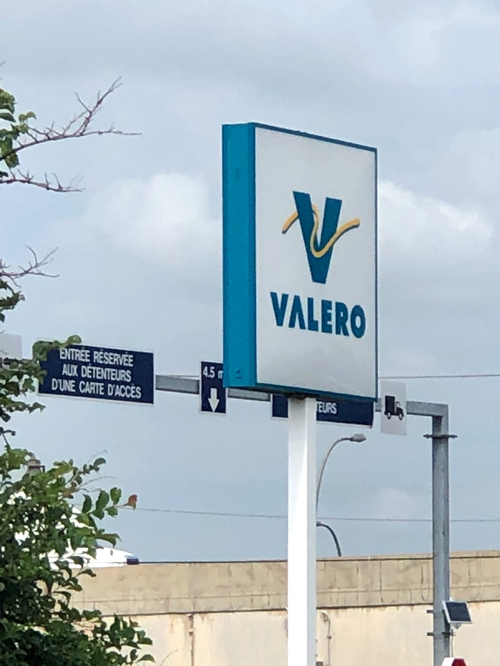 Valero | 7000 Avenue Marien, Montréal-Est, QC H1B 4W3, Canada | Phone: (514) 640-2300