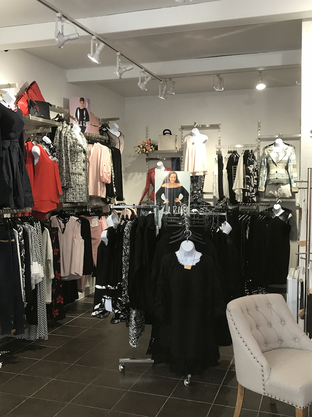 Signé Marie-Pierre | 814-2 Rue de St Jovite, Mont-Tremblant, QC J8E 3J8, Canada | Phone: (819) 425-3181