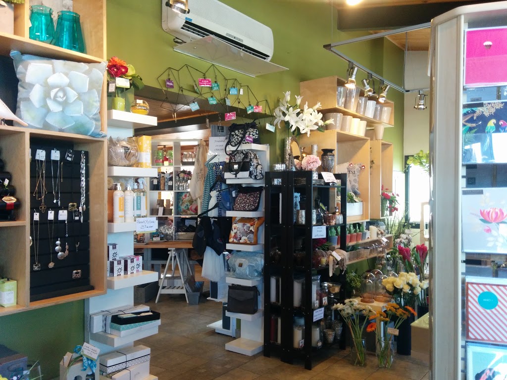 À la Boîte à Fleurs | 3266 Boulevard Sainte-Rose, Laval, QC H7P 4K8, Canada | Phone: (450) 622-0341