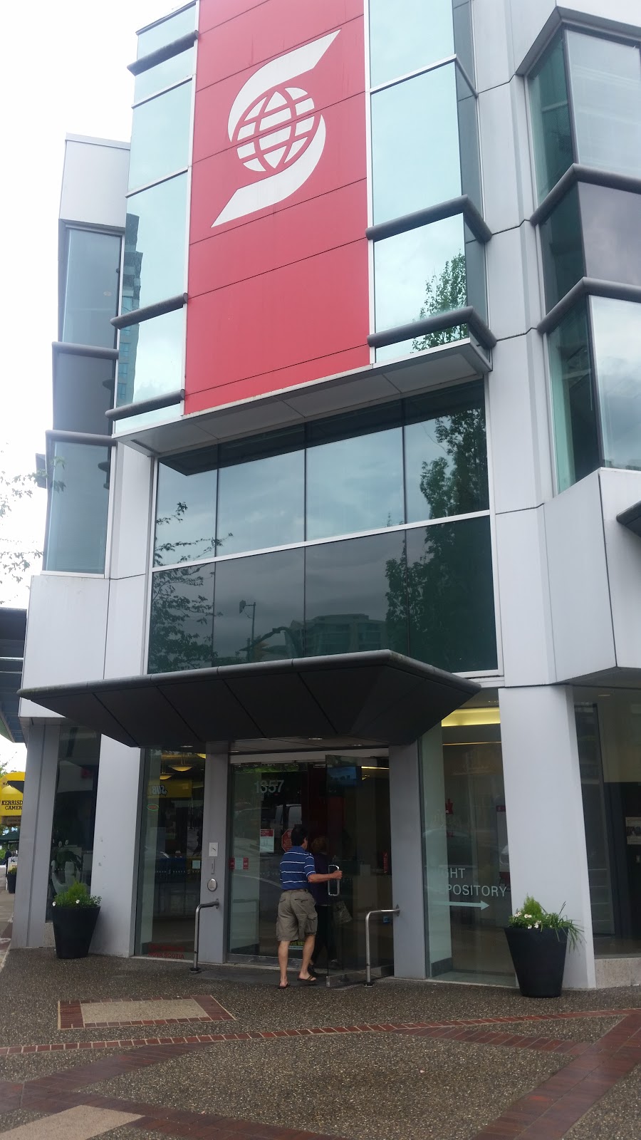 Scotiabank | 1357 Lonsdale Ave, North Vancouver, BC V7M 2H7, Canada | Phone: (604) 981-7500