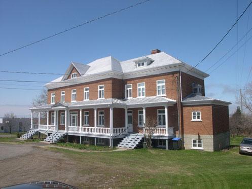 Maison de la Culture Léo-Leclerc | 11 Côte de lÉglise, Saint-Philippe-de-Néri, QC G0L 4A0, Canada | Phone: (418) 498-2744