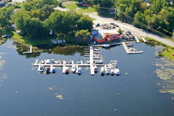 Emerald Isle Marina & Resort | 1247 Emerald Isle Rd, Ennismore, ON K0L 1T0, Canada | Phone: (705) 292-8452