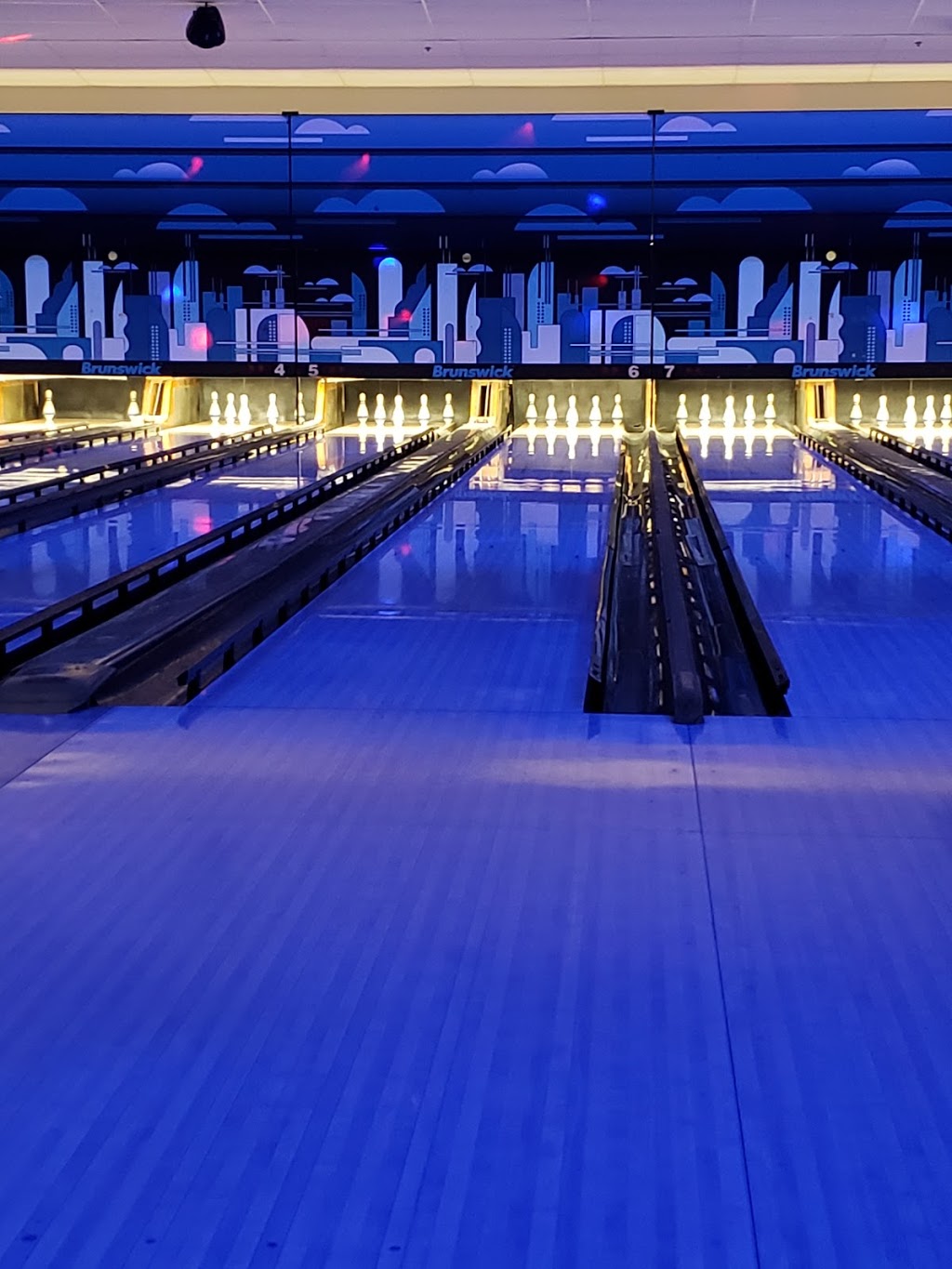 Bowlerama | 320 Bayfield St, Barrie, ON L4M 3C1, Canada | Phone: (705) 739-2269