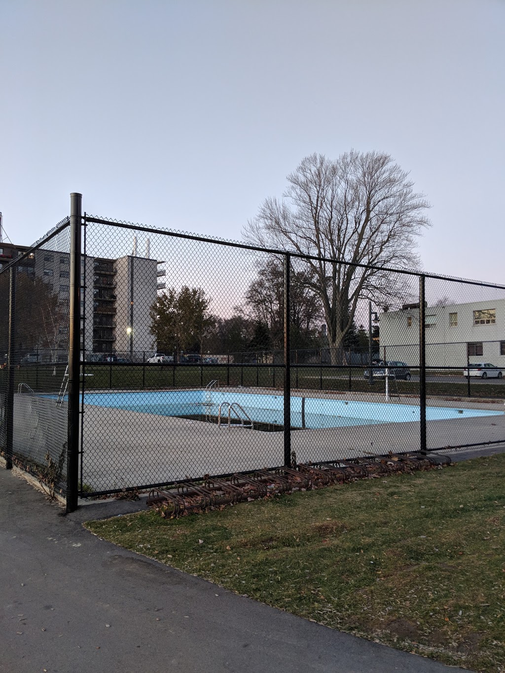 Amos Waites Park Outdoor Pool | 2441 Lake Shore Blvd W, Etobicoke, ON M8V 1C5, Canada | Phone: (416) 394-8484