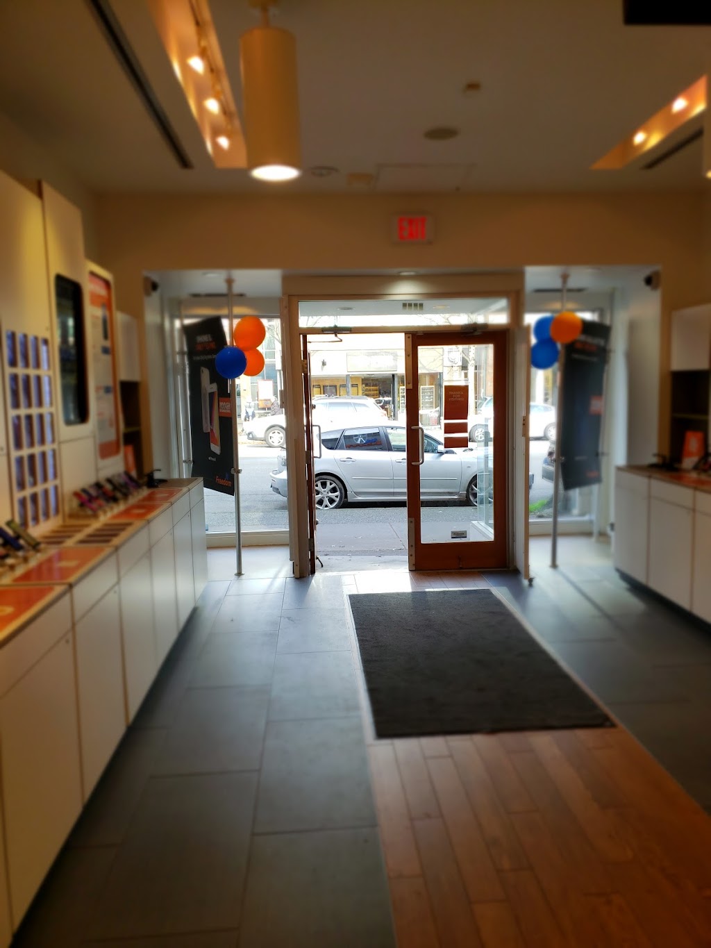 Freedom Mobile | 2228 W 4th Ave, Vancouver, BC V6K 1N9, Canada | Phone: (236) 521-8620