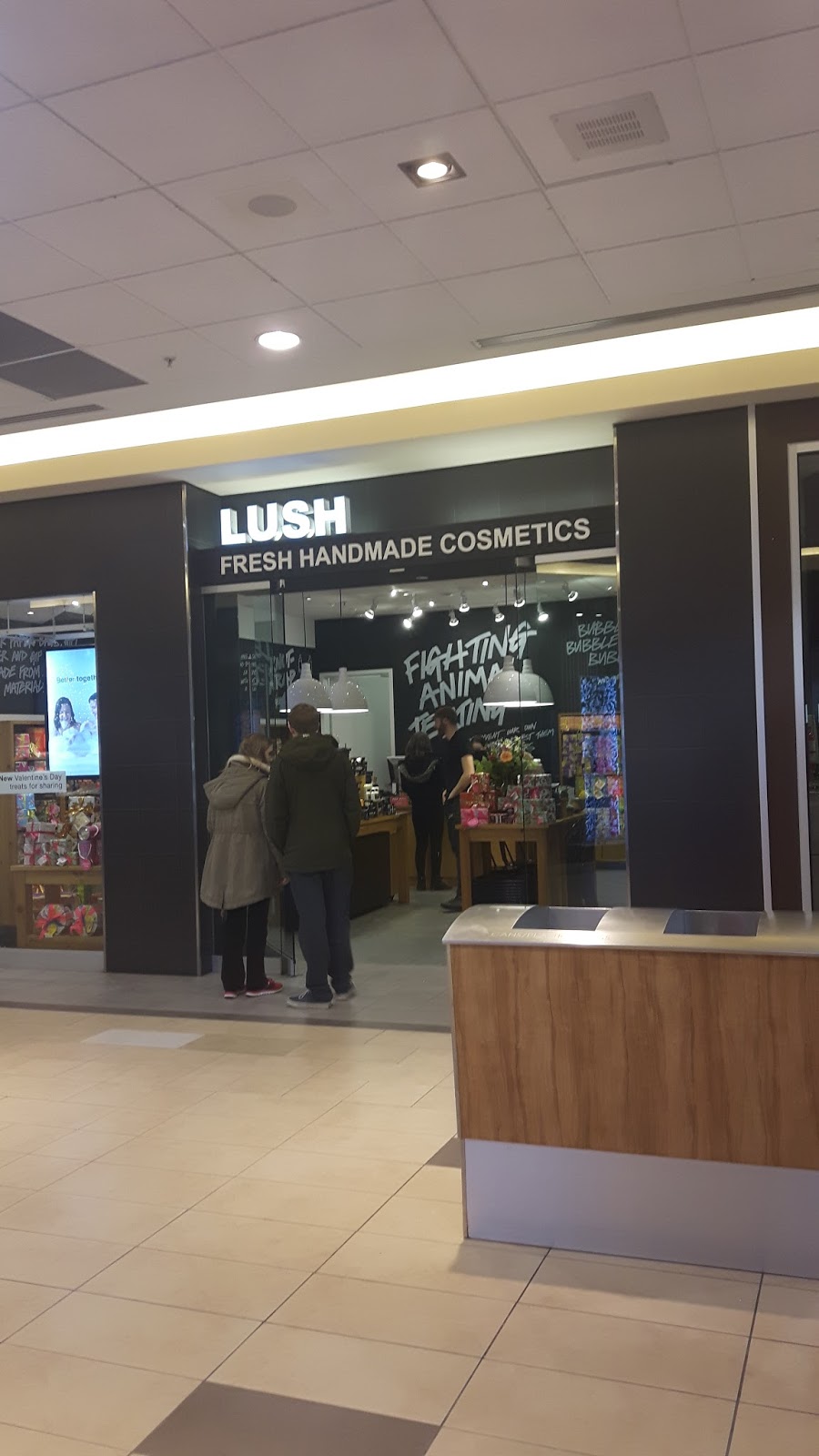 LUSH | 435 Stone Rd W Unit Z19, Guelph, ON N1G 2X6, Canada | Phone: (519) 821-8874