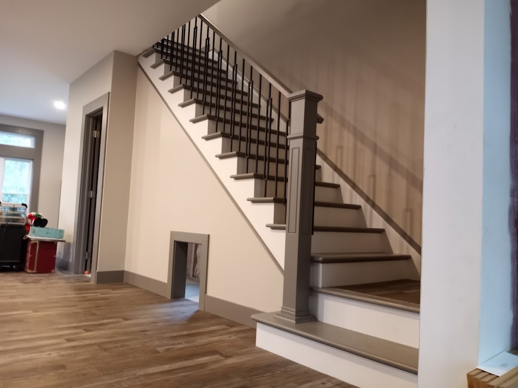 Step up Stairs and Railing | 8183 Leeming Rd, Mount Hope, ON L0R 1W0, Canada | Phone: (289) 776-6154