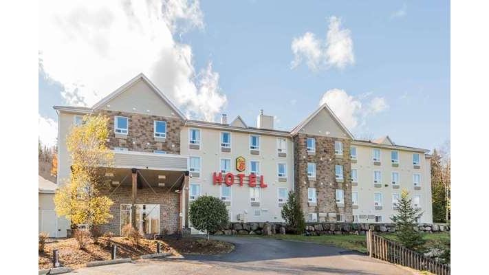 Super 8 by Wyndham Sainte Agathe Des Monts | 500 Rue Léonard, Sainte-Agathe-des-Monts, QC J8C 0A3, Canada | Phone: (819) 324-8880