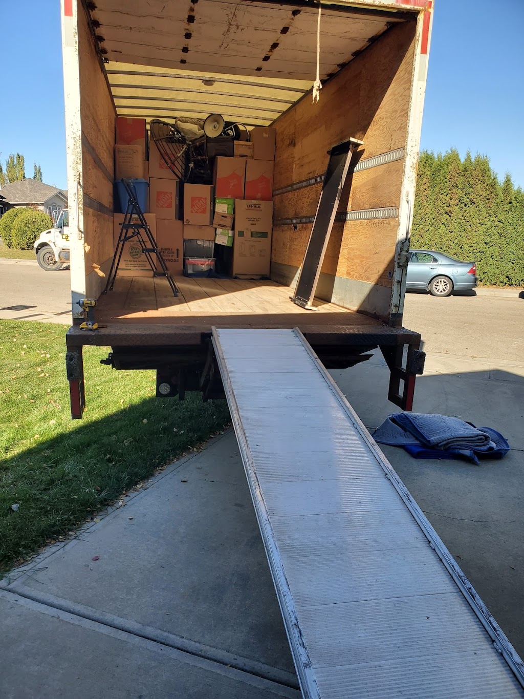 JOLO Professional Movers | 165 Jones Crescent, Red Deer, AB T4P 0M2, Canada | Phone: (587) 377-7212