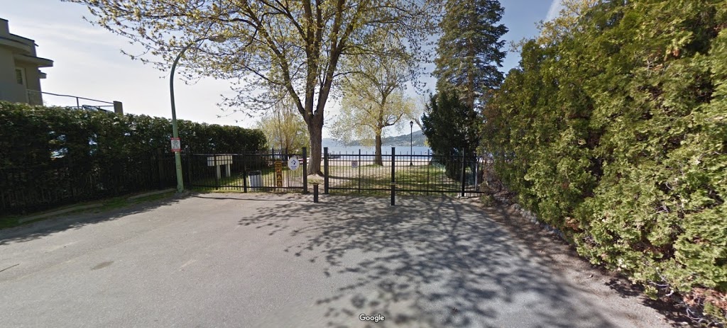 Vimy Ave Beach Access | 179 Vimy Ave, Kelowna, BC V1Y 5S2, Canada | Phone: (250) 717-2757