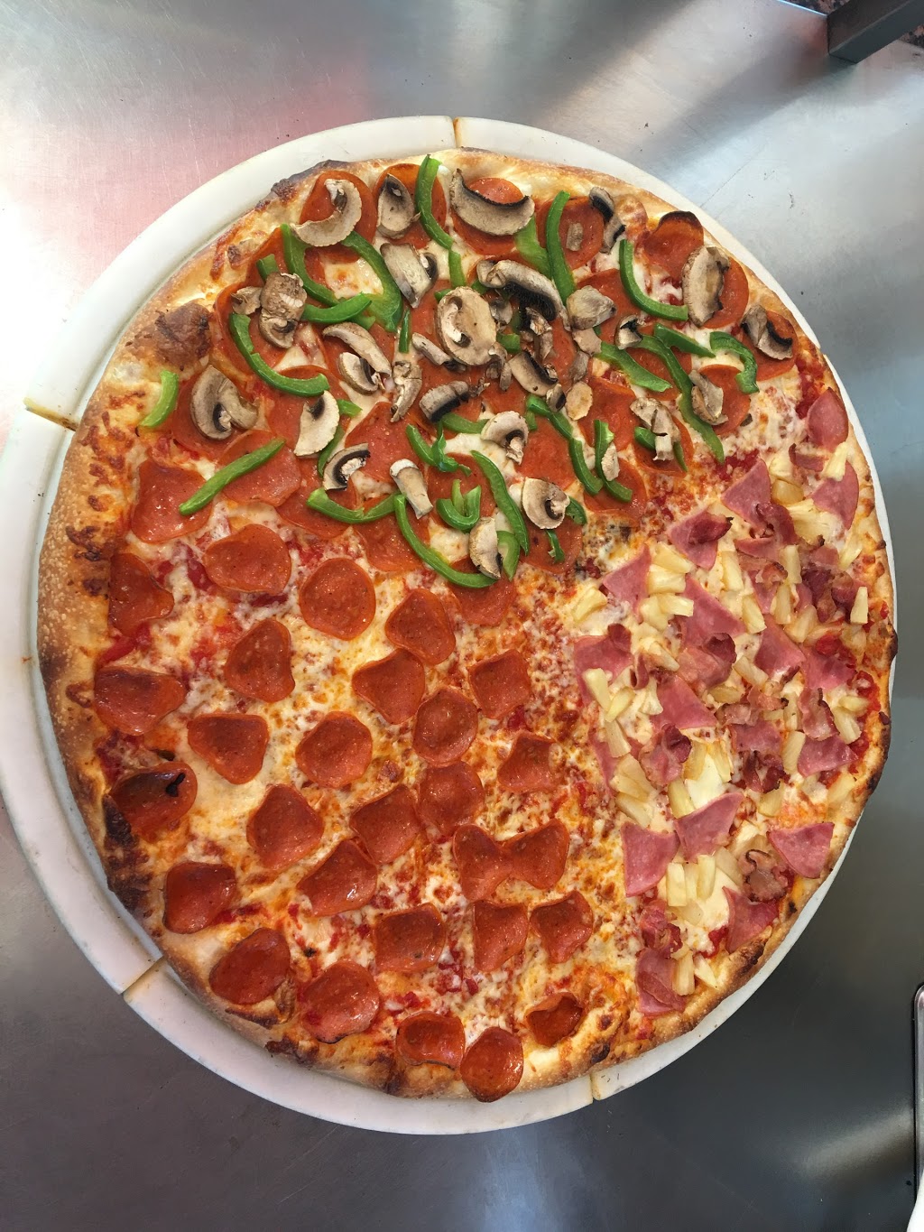 Pizza Nova | 9275 Bayview Ave, Richmond Hill, ON L4C 9X4, Canada | Phone: (416) 439-0000