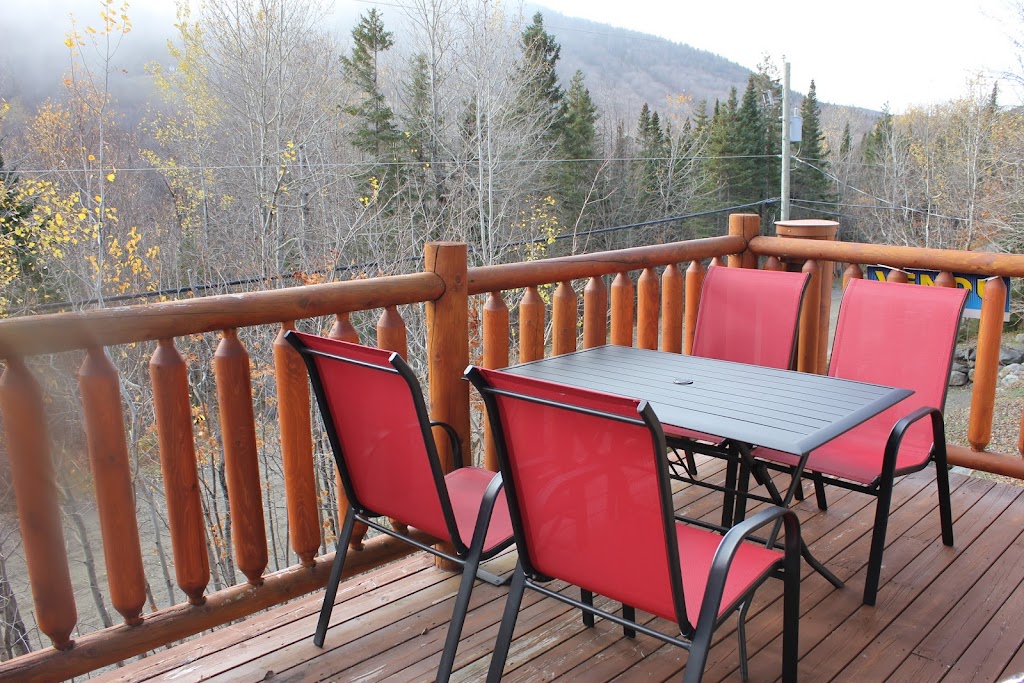 Chalet Boisé du Midi 66 | 66 Rue de la Vallée, Saint-Philémon, QC G0R 4A0, Canada | Phone: (800) 319-3934