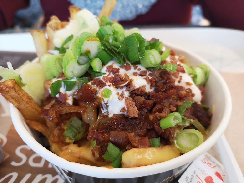 New York Fries - Fairview Park Mall | 2960 Kingsway Drive Unit F001, Fairview Park Mall, Kitchener, ON N2C 2L8, Canada | Phone: (519) 893-4490