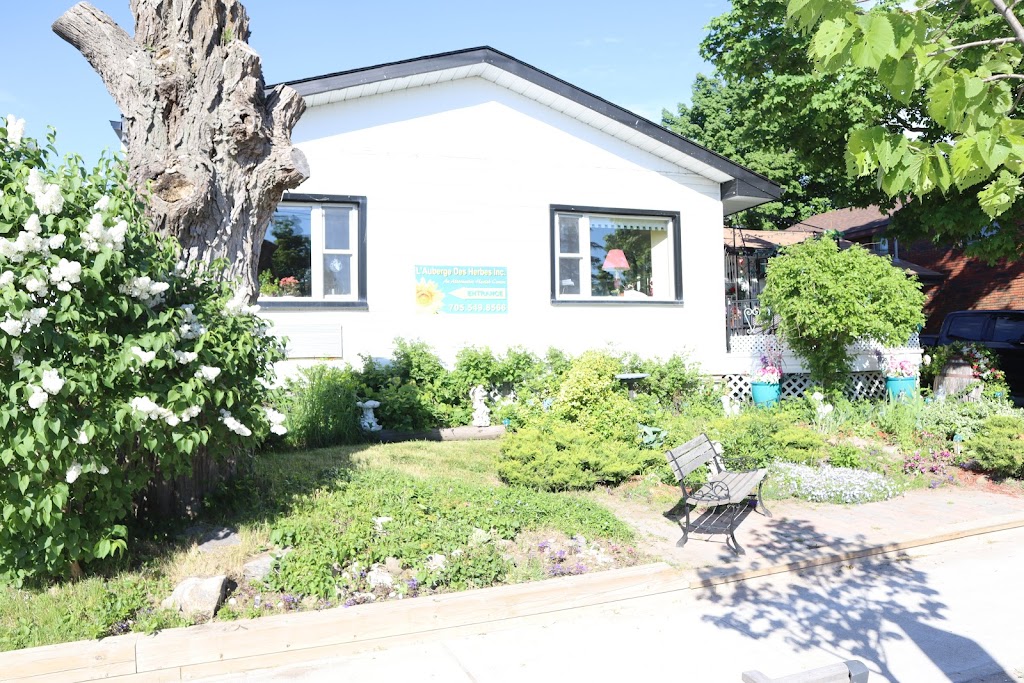 LAuberge des Herbes | 9 Main St, Penetanguishene, ON L9M 1S6, Canada | Phone: (705) 549-8566