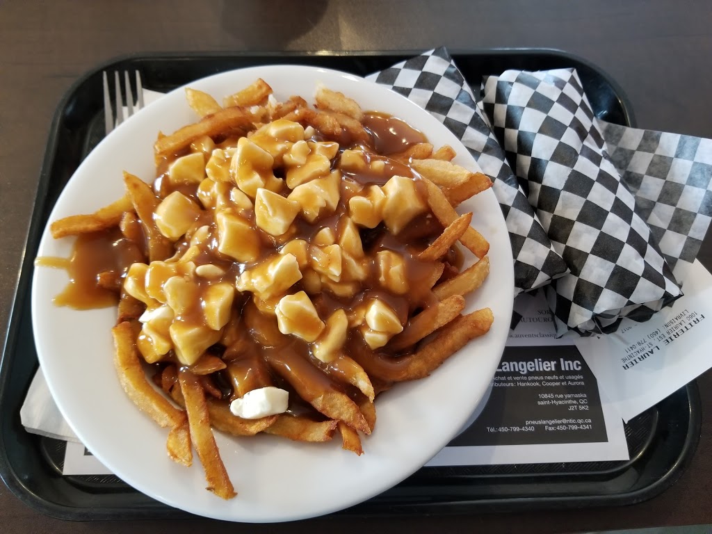 Le Laurier Restaurant/Crèmerie | 1350 Boulevard Laurier E, Saint-Hyacinthe, QC J2T 1K3, Canada | Phone: (450) 778-0411