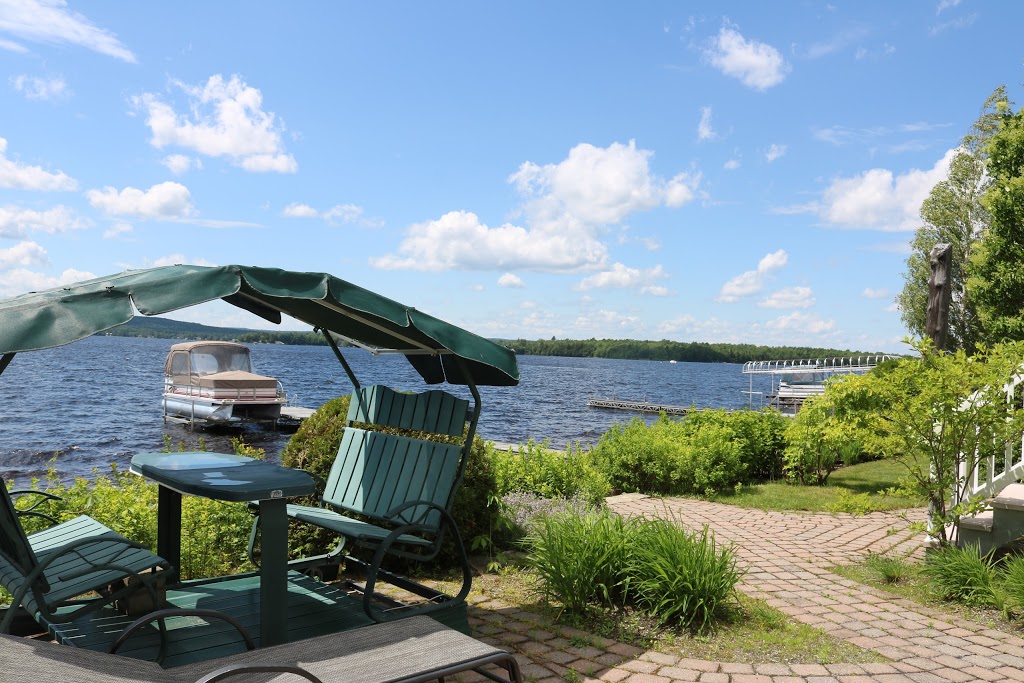 The Beach Villa | 426 Chemin de la Baie des Sables, Stratford, QC G0Y 1P0, Canada | Phone: (819) 620-5423