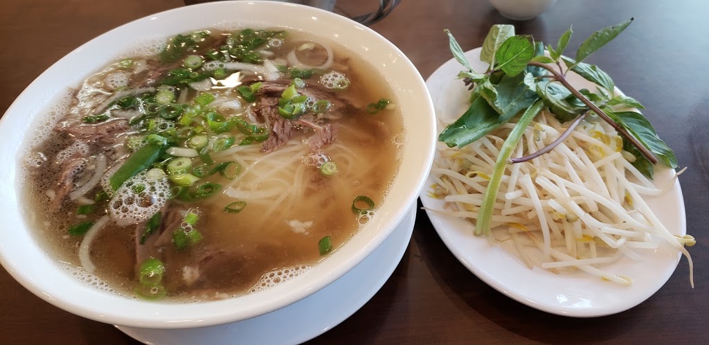 Pho Metro Vaughan | 2499 Rutherford Rd Unit 11, Vaughan, ON L4K 0J9, Canada | Phone: (289) 553-3979