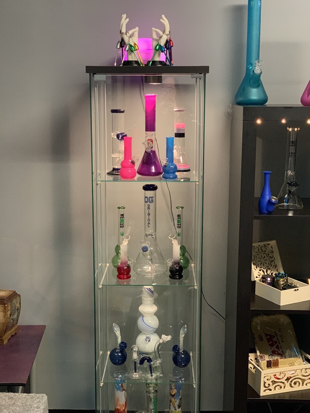 Billy Bong | 2250 Kingston Rd, Scarborough, ON M1N 1T9, Canada | Phone: (647) 622-1223