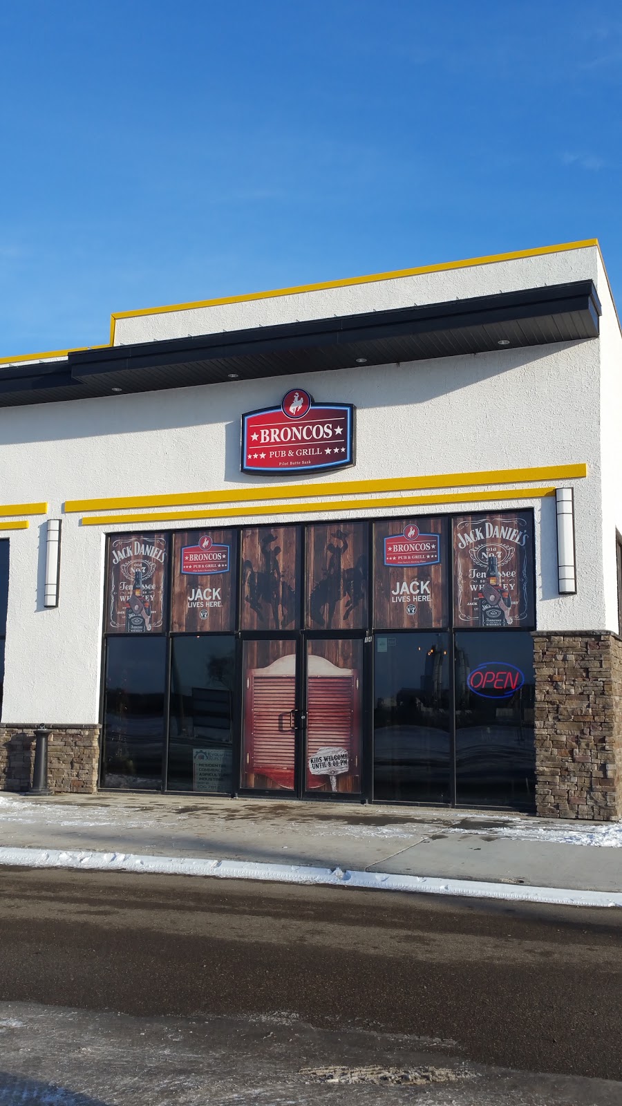 Broncos Pub and Grill | 1505, Aaron Dr, Pilot Butte, SK S0G 3Z0, Canada | Phone: (306) 761-2221