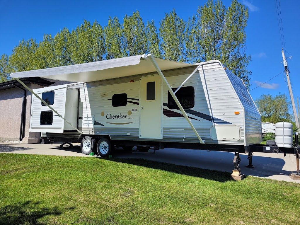 RW Camper Rental | 16 Abbey Ln, Steinbach, MB R5G 2H3, Canada | Phone: (204) 371-8575