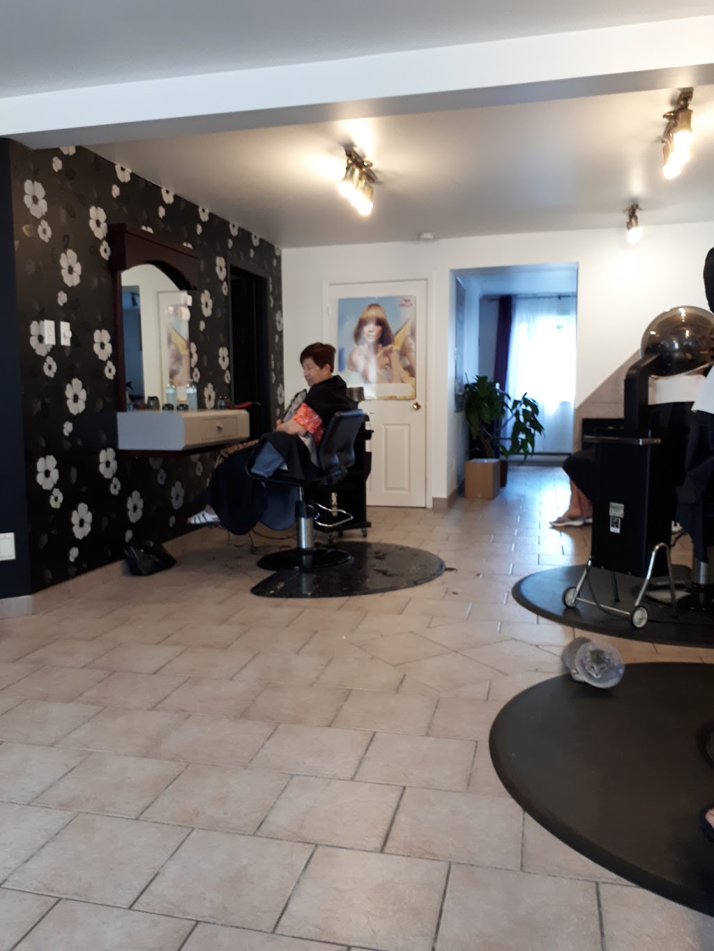 Salon Leblanc Enr | 101 Rue Maurault, Pierreville, QC J0G 1J0, Canada | Phone: (450) 568-3558