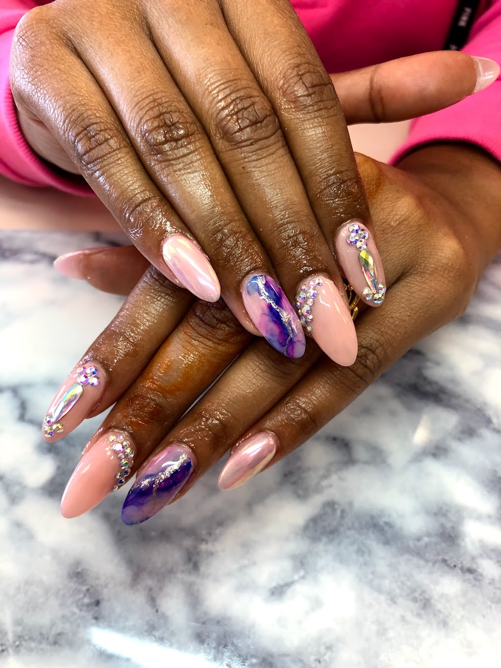 Liens Nails | 2133 Jane St, North York, ON M3M 1A2, Canada | Phone: (416) 246-1888