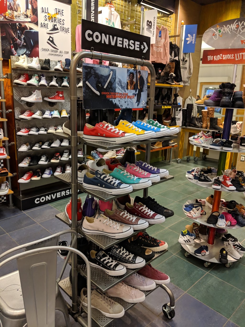 Journeys | Richmond Centre, 6551 No 3 Rd, Richmond, BC V6Y 2B6, Canada | Phone: (604) 295-7401