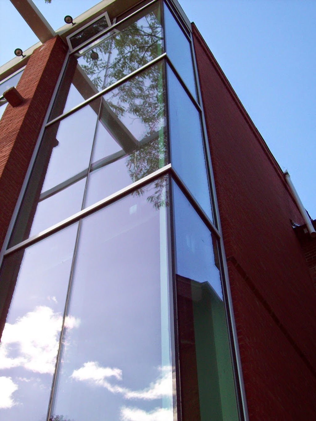 Dal Glass Systems Inc | 19100 Dufferin St, Newmarket, ON L3Y 4V9, Canada | Phone: (905) 775-5555