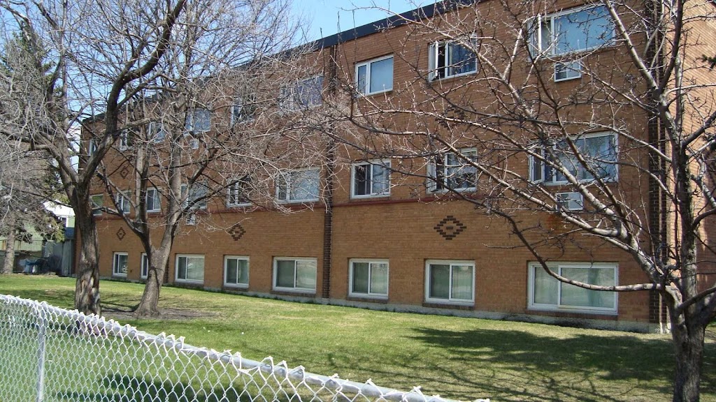 Gateway Apartments | 603 Nottingham Ave, Winnipeg, MB R2K 2C4, Canada | Phone: (204) 663-2942