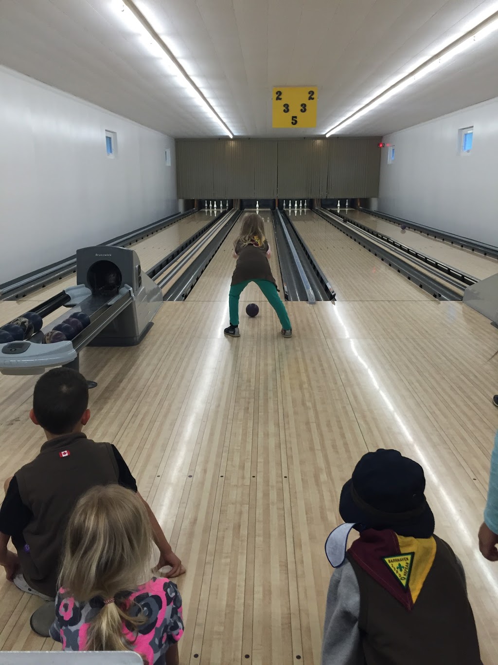 North Gower Bowling Alley | 6548 Fourth Line Rd, North Gower, ON K0A 2T0, Canada | Phone: (613) 489-3873