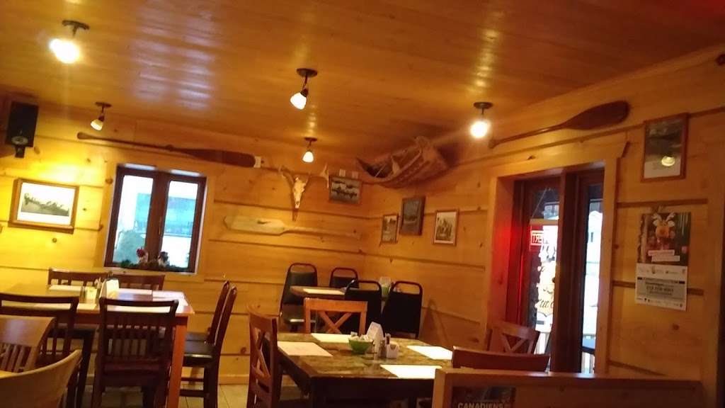 Bistro Le Ptit Canot | 1440 Chemin de Saint-Jean-des-Piles, Saint-Jean-des-Piles, QC G0X 2V0, Canada | Phone: (819) 538-6000