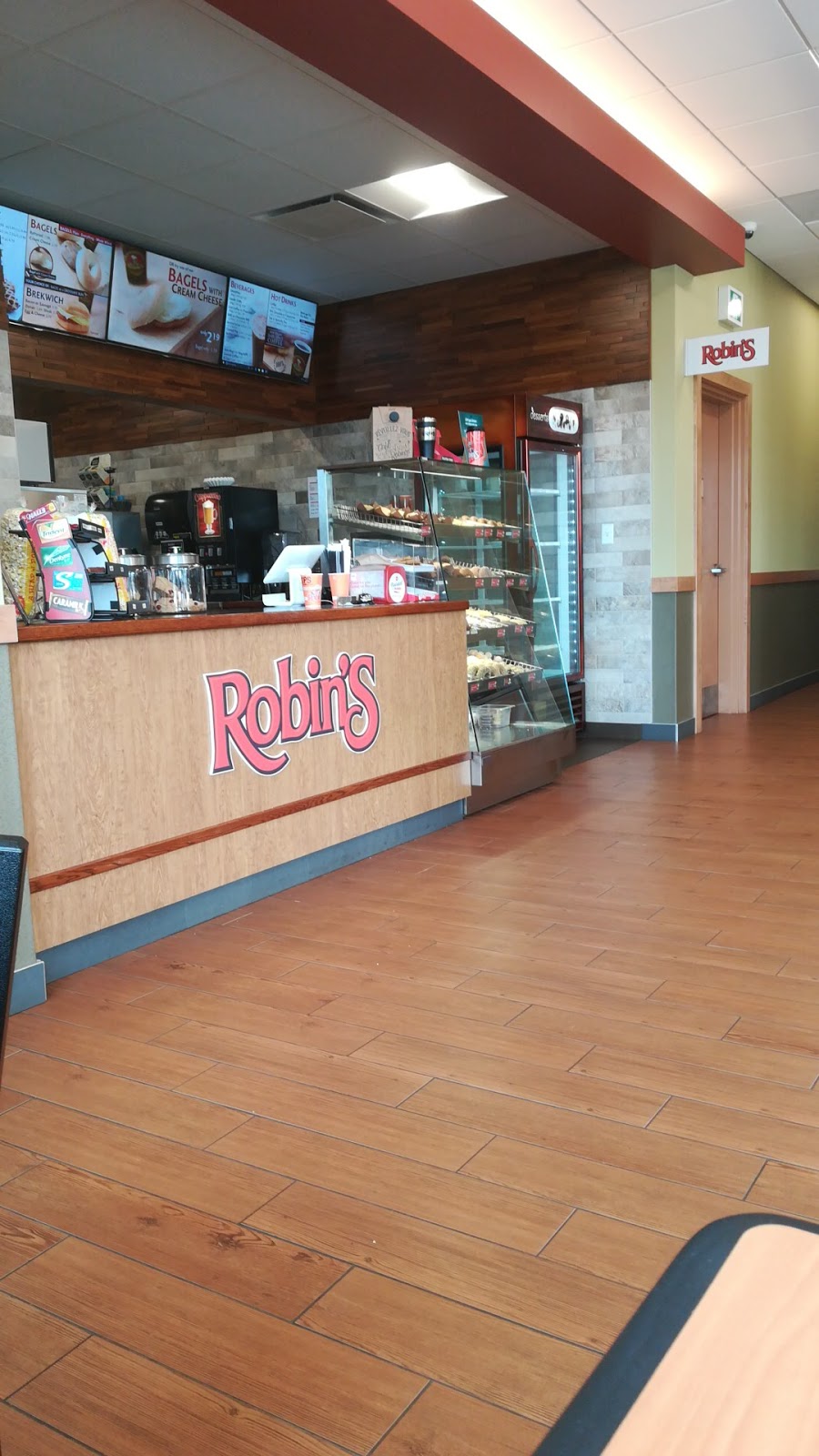 Robins Donuts | 41 Broadway St S, Kensington, PE C0B 1M0, Canada | Phone: (902) 836-5679