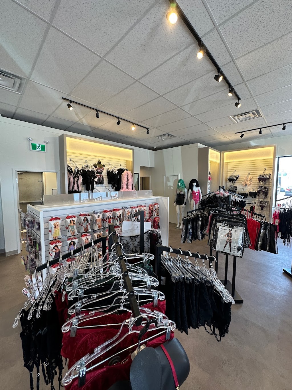 Séduction (440) | 1523 Desserte Nord Autoroute 440, Laval, QC H7L 3W3, Canada | Phone: (450) 505-0581