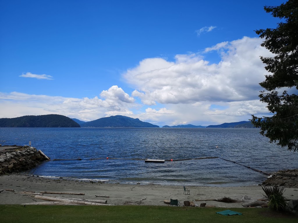 Lions Bay Beach Park | 60 Lions Bay Avenue, Centre Rd BOX 141, Lions Bay, BC V0N 2E0, Canada | Phone: (604) 921-9333